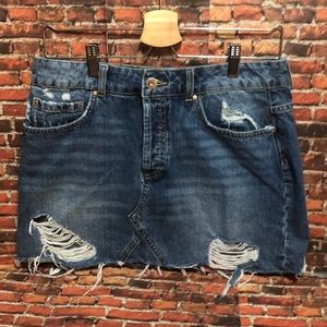 ❤️ Zara Basic Z1975 Distressed Denim Skirt Size M EUC